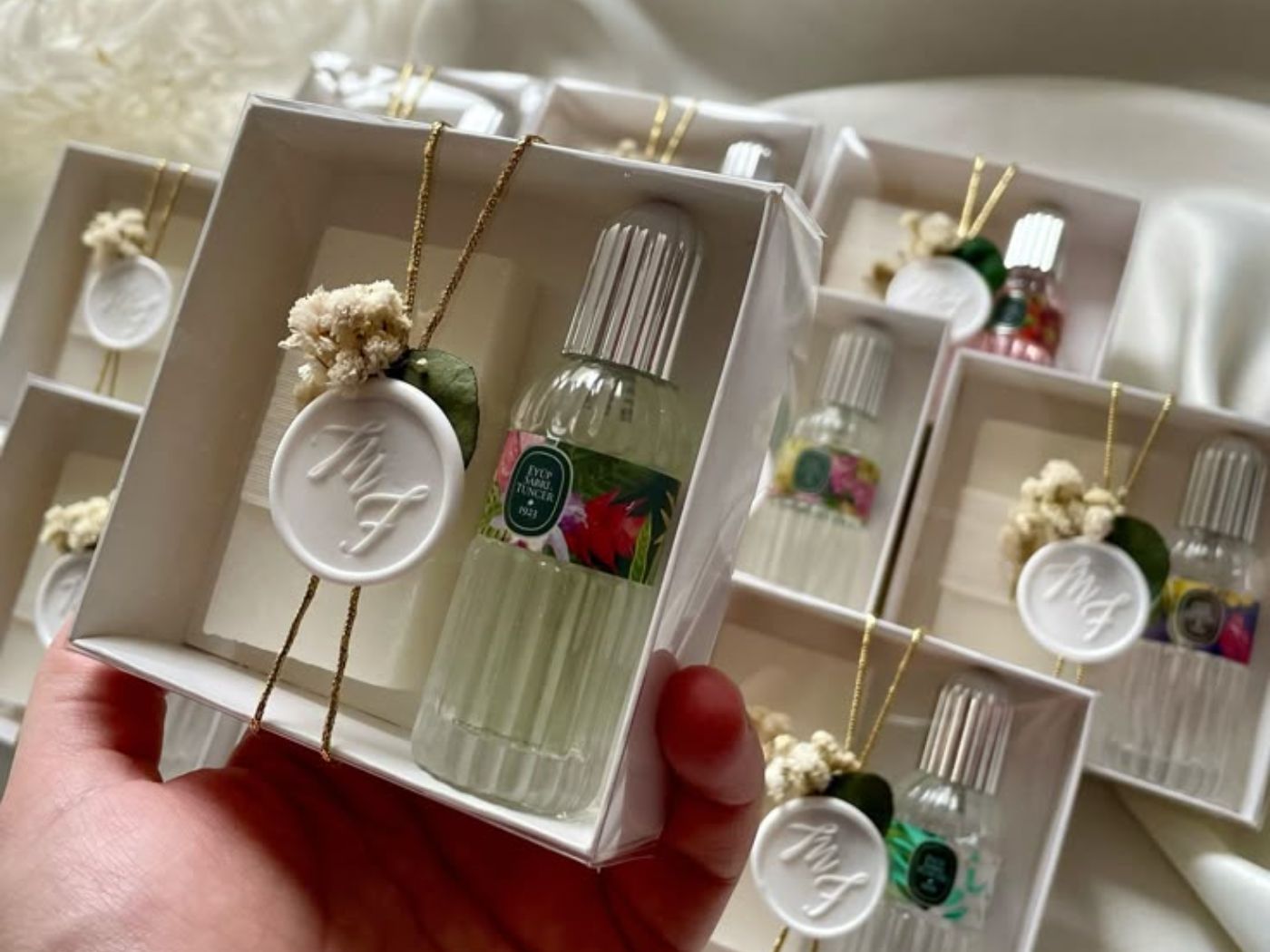 How Do Custom Logo Wax Seals Boost Small Business Brands and Bonds