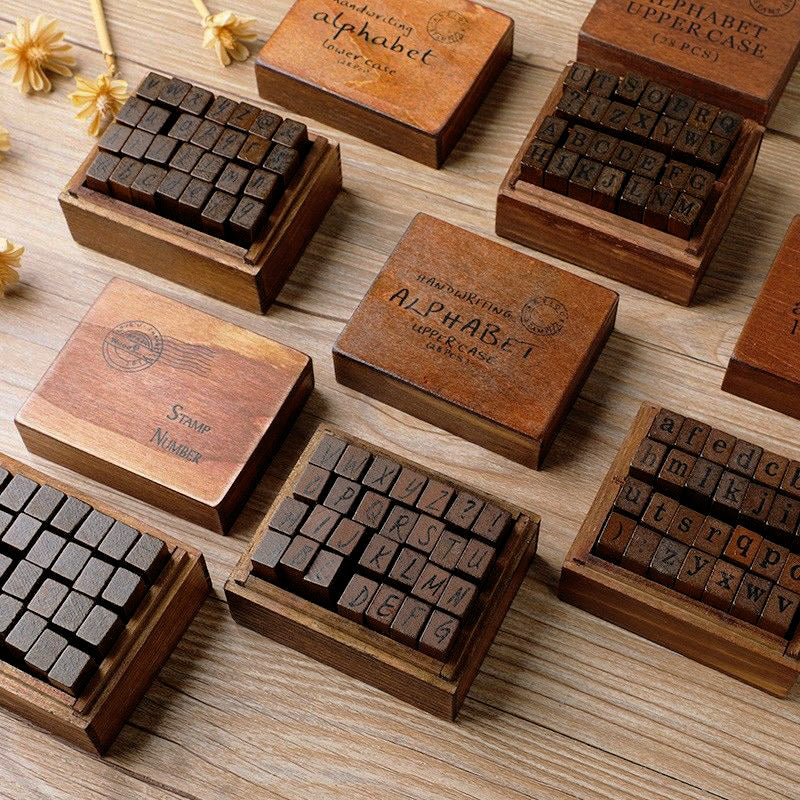 Set di timbri in gomma in legno per lettere e numeri vintage