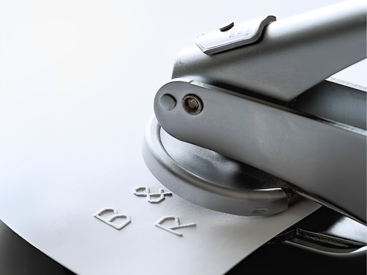 How to Choose the Ideal Book Embosser: A Materials Guide