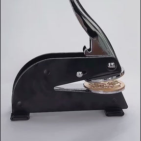 Specialdesignede skrivebordsprægemaskiner med dit kunstværk - 52 mm stor udgave