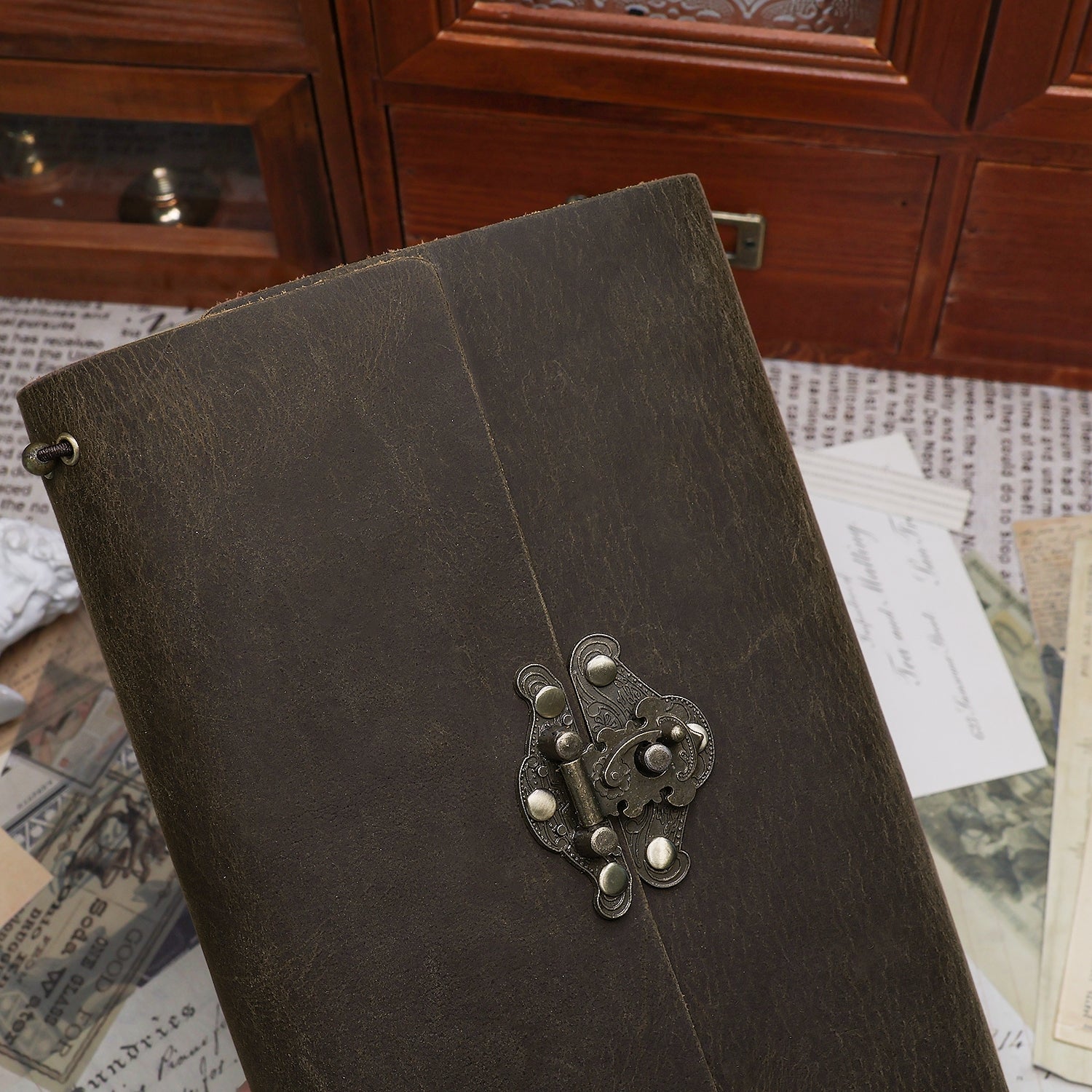 Retro Leather Handmade First-layer Cowhide Crazy Horse  Notebook With Lock 3-1